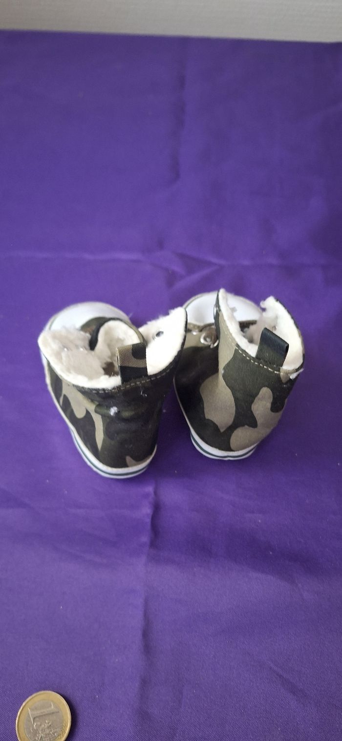 Petites chaussures kaki,style converse ,taille 18/19 - photo numéro 3
