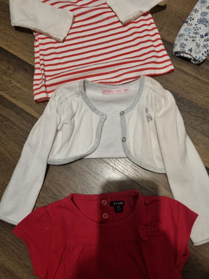Lot de 4 t-shirts, 1 débardeur, 1 gilet court. Fille. Taille 18 mois. Kiabi, Sergent Major. TBE - photo numéro 5