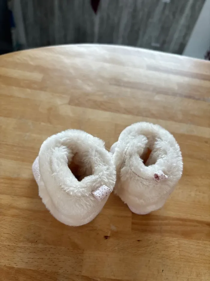 Lot chaussures bébé fille - photo numéro 2