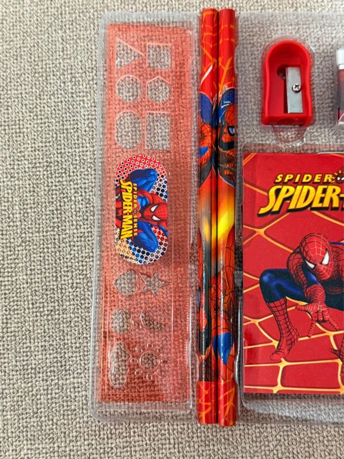 Kit complet Spider-Man pour la rentrée + porte clés - photo numéro 4