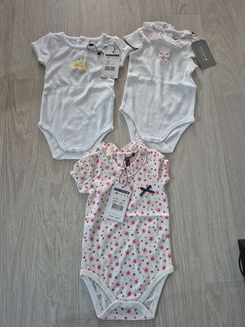 Lot bodies 6 mois