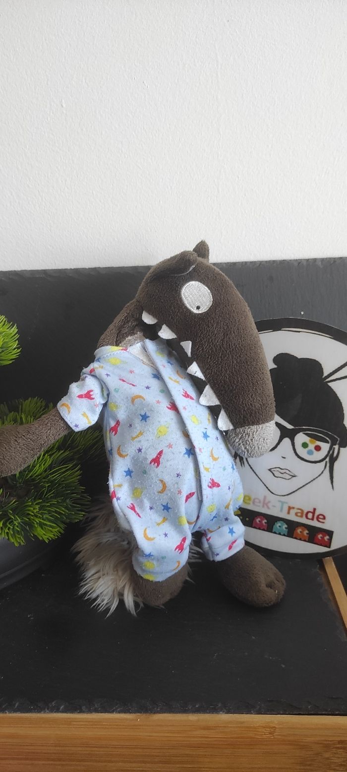 doudou peluche loup edition auzou pyjama bleu gris fusée étoile lune Jaune Rouge