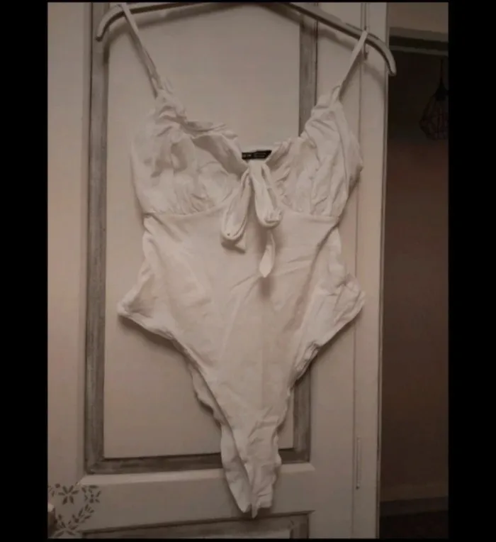 Jolie body blanc noeud femme taille 38 neuf - photo numéro 2