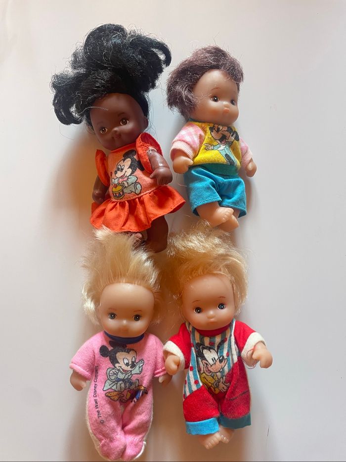 4 minis poupées the Walt Disney company