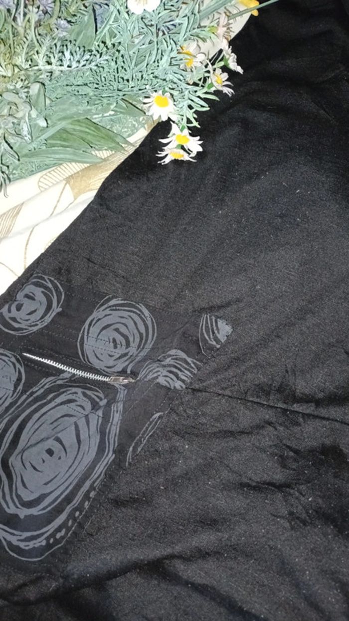 robe noire ligne à suivre - photo numéro 3