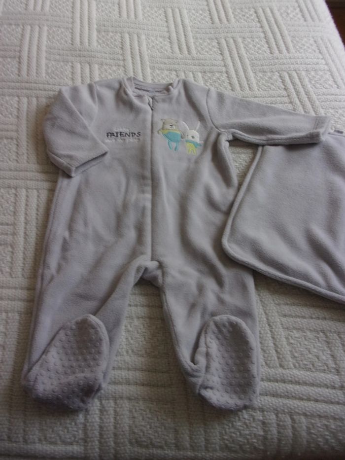 pyjama molleton avec pochette de rangement taille 6 mois