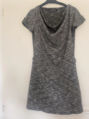 Robe grise et blanche Cache cache
