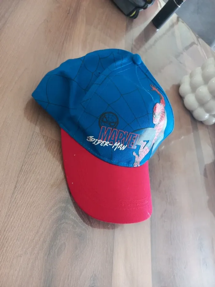 Casquette marvel taille 54 - photo numéro 2