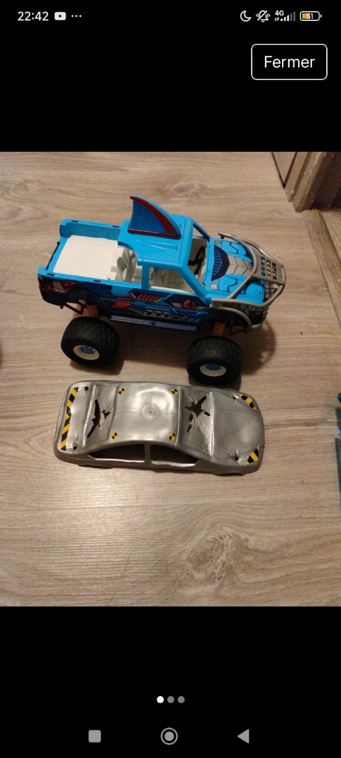Voiture monster truck playmobil requin