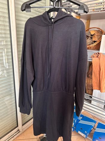 Robe SWEAT noire à capuche
