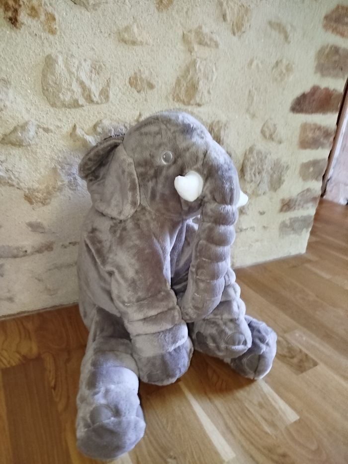 Grande peluche éléphant Cale bébé