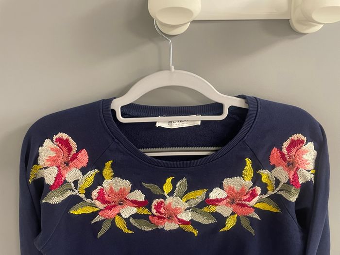 Pull brodé bleu - photo numéro 9