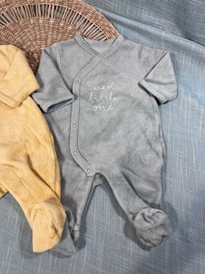 Lot 2 pyjamas velours mixte taille 1 mois - photo numéro 3