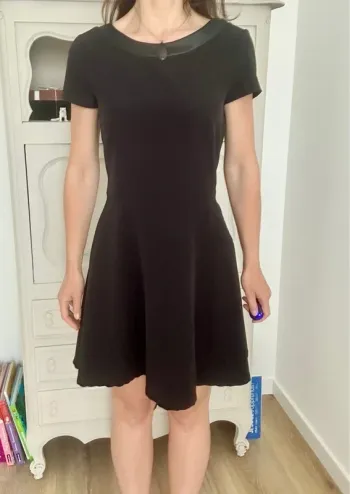 Superbe petite robe noir chic et élégante Nafnaf taille 38 , M , 2