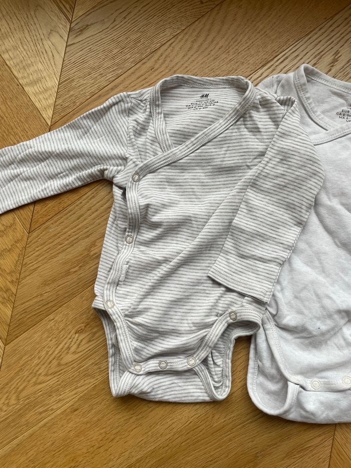 Lot 5 bodies ouverture devant 6-9 mois - photo numéro 2