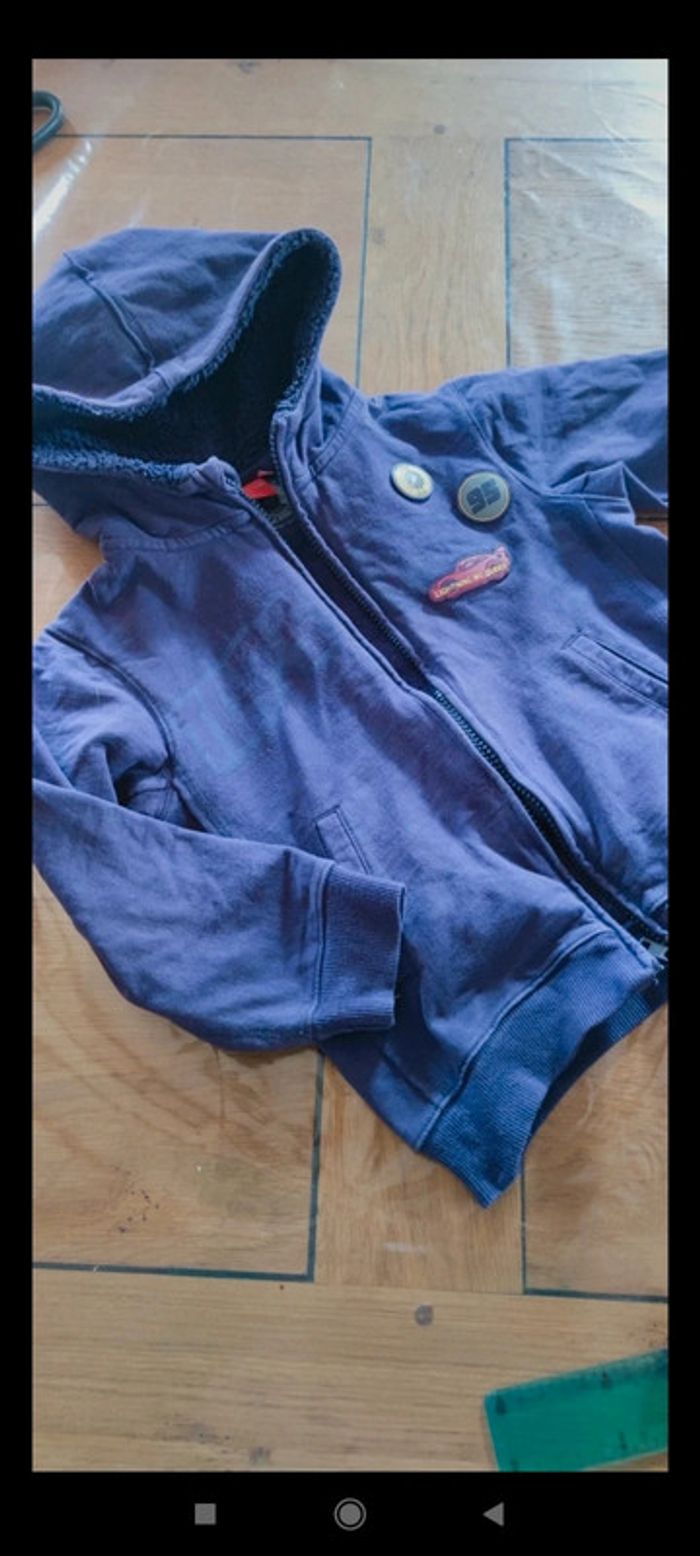 Gilet zippé à capuche cars 5/6 ans