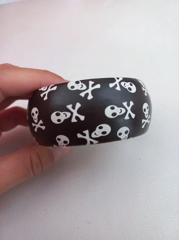 Bracelet manchette têtes de mort marron neuf