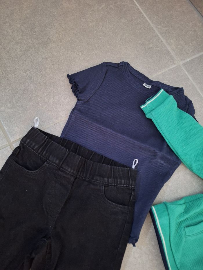Bottes - t-shirt- pantalon et gilet - photo numéro 3