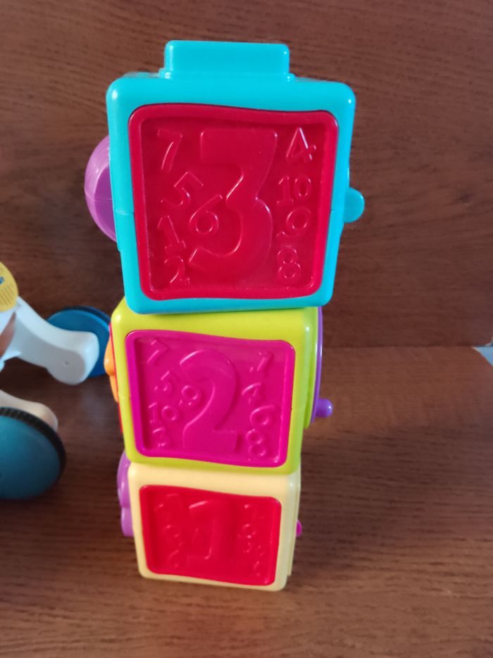 lot jouets d'éveil cubes chien à tirer hochets ect - photo numéro 3