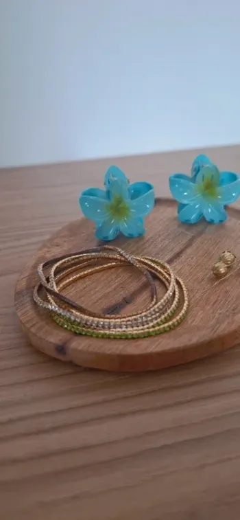 💚 Lot mini pinces fleurs bleues + bracelets strass verts – Neuf