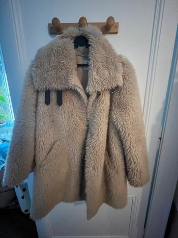 Manteau fausse fourrure