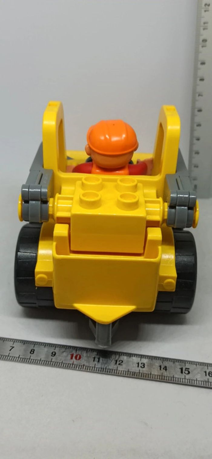 Véhicule pelleteuse avec plot lego duplo - photo numéro 9