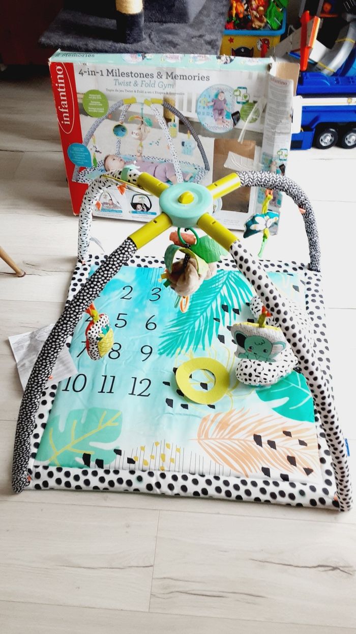 Équipement bébé jeu jouet tapis d’éveil Infantino 4 en 1 Milestones et mémoires Neuf