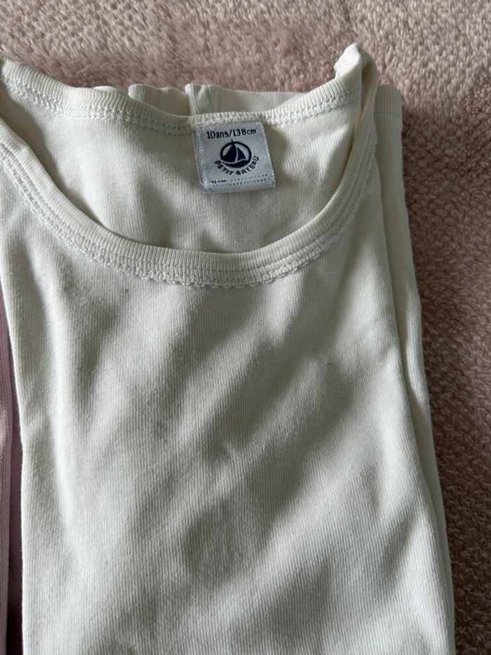 2 t-shirts petit bateau 10 ans - photo numéro 2