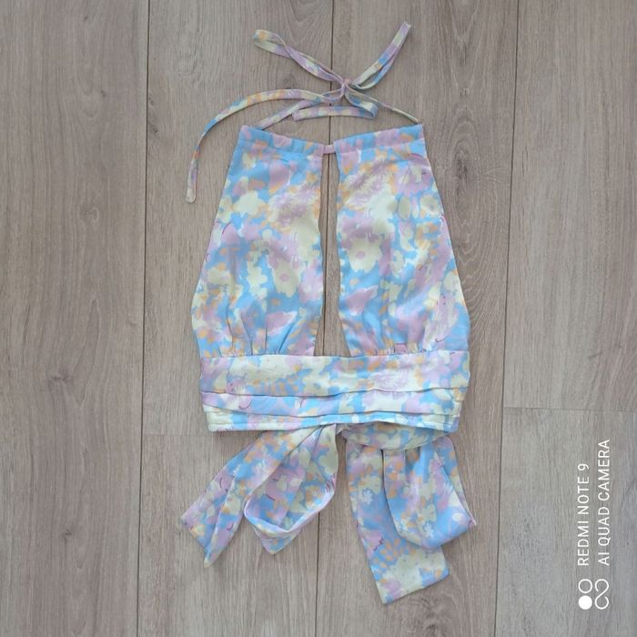 Crop top dos nu à motifs multicolores t36