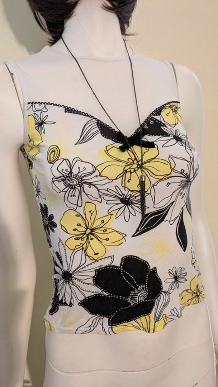 Joli haut fleuri t-shirt dentelle blanc jaune noir