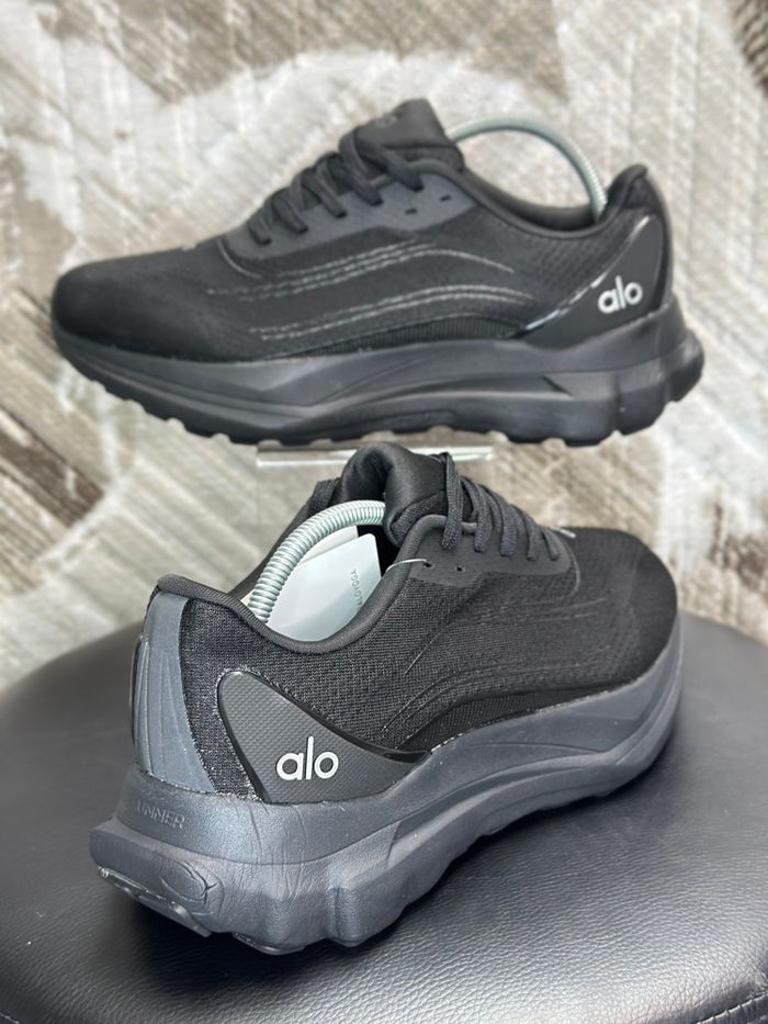 ALO Yoga Runner Sneakers - photo numéro 3