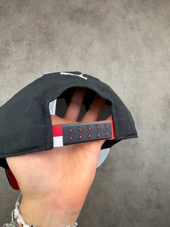 Casquette Puma Ferrari Charles Leclerc 16 Noir et Rouge Neuve - photo numéro 6