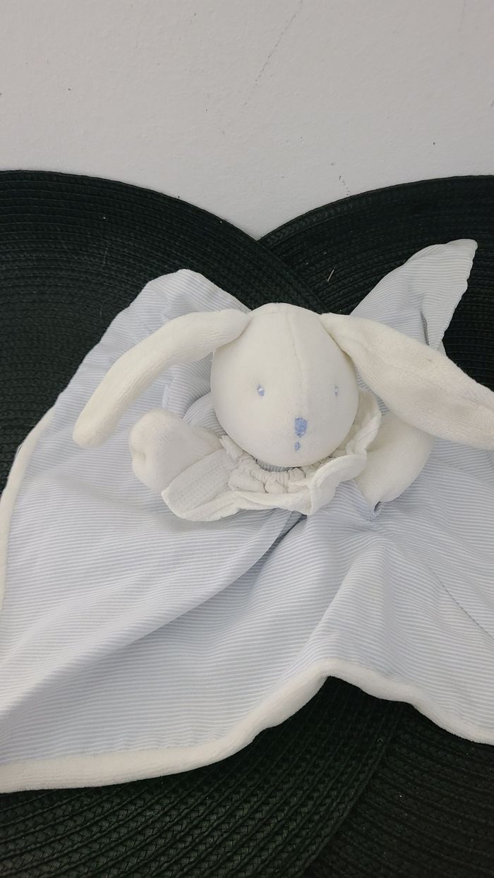 Doudou plat lapin blanc rayé bleu MOULIN ROTY - photo numéro 3