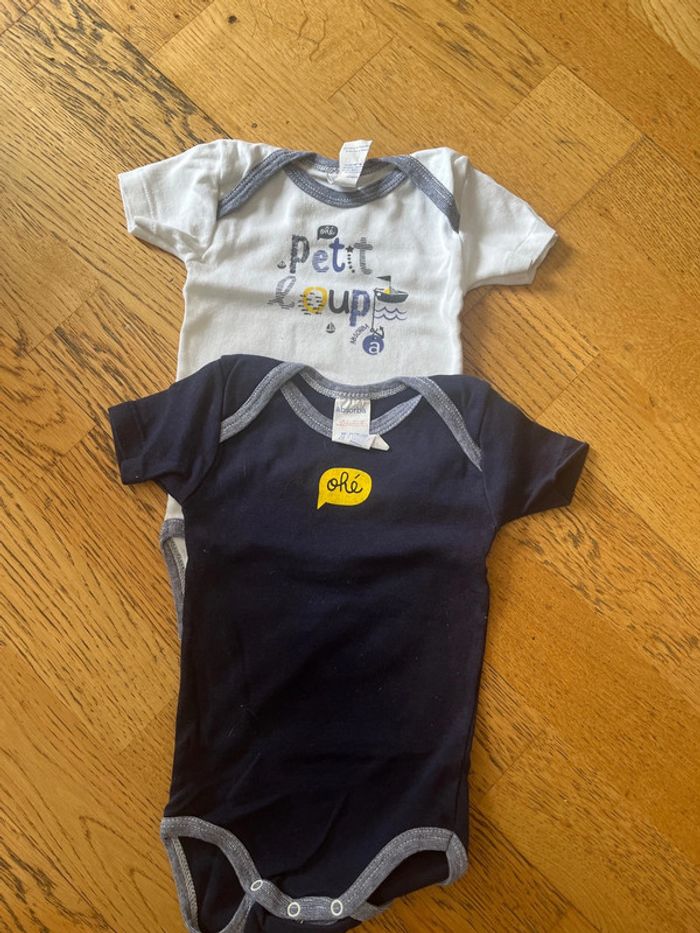 2 bodies manches courtes