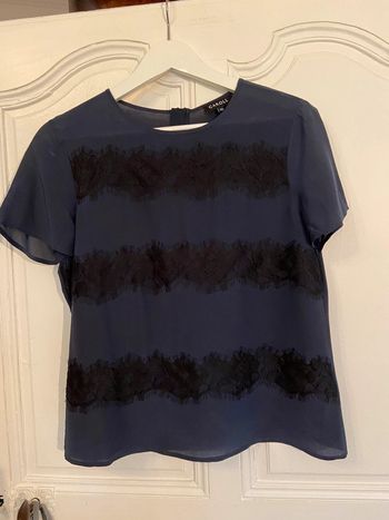 Top manches courtes en soie et dentelle Caroll taille 40