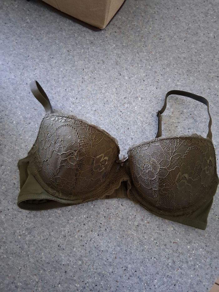 Soutien gorge " kiabi " " t- 90-D" kaki