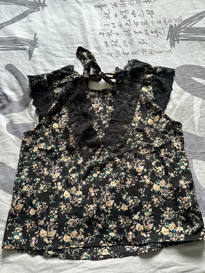 Haut à fleur - photo numéro 3