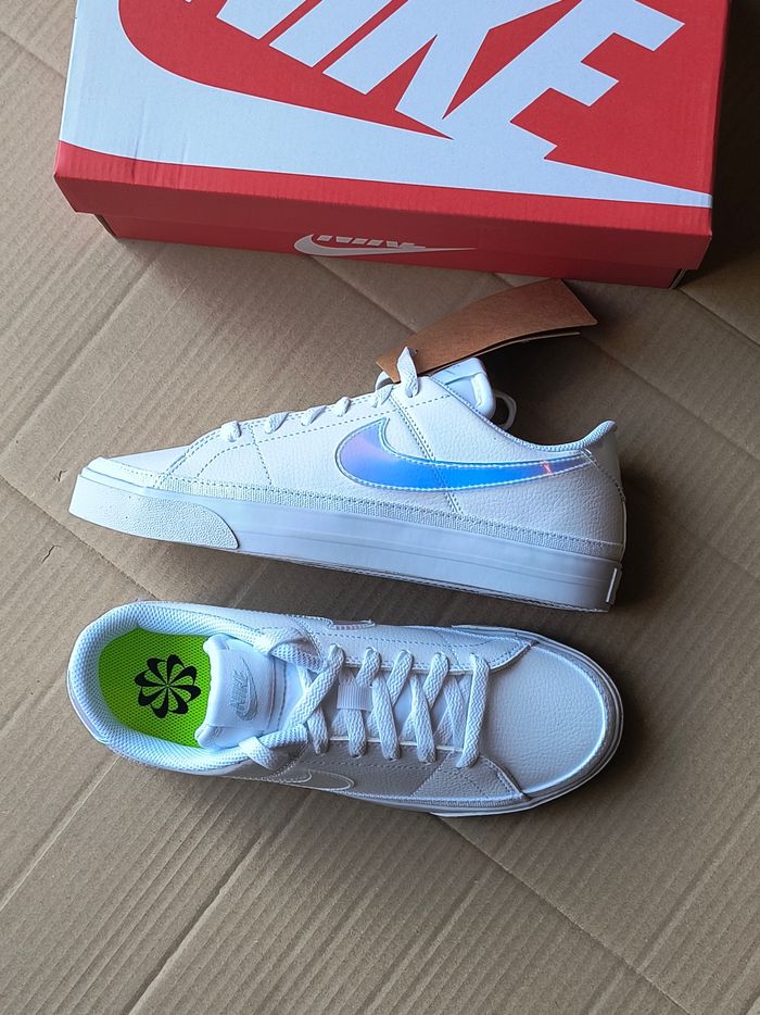 Baskets chaussures Nike taille 39 - photo numéro 2