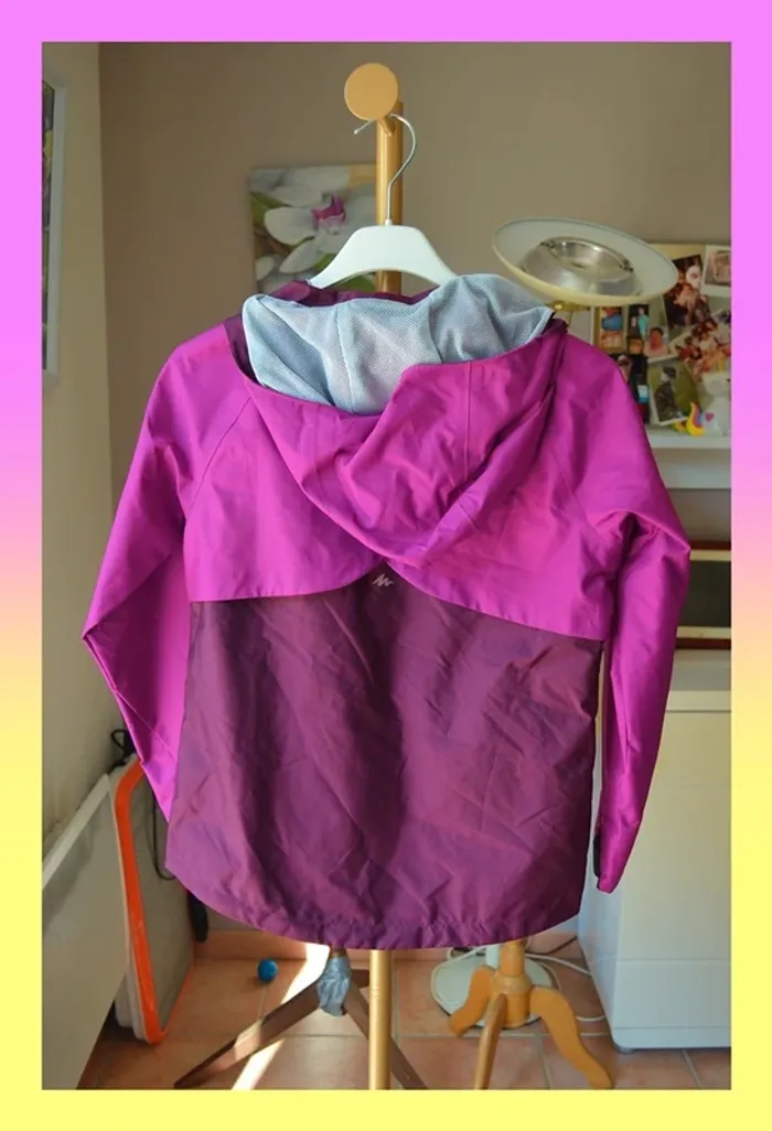 Veste coupe-vent Decathlon 8 ans fuchsia très bon état - photo numéro 4