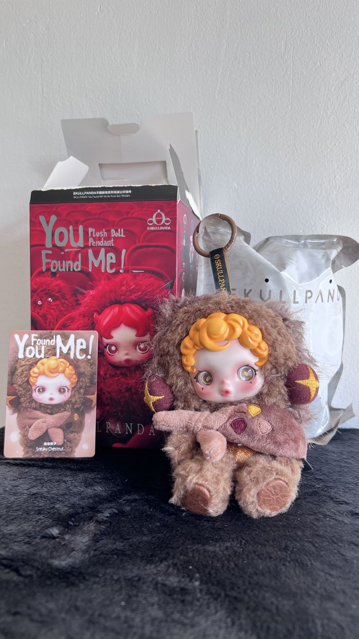 [Sealed] PopMart – Skullpanda Sneaky Chestnut🌹 You Found Me! Series Plush Doll Pendant - photo numéro 2