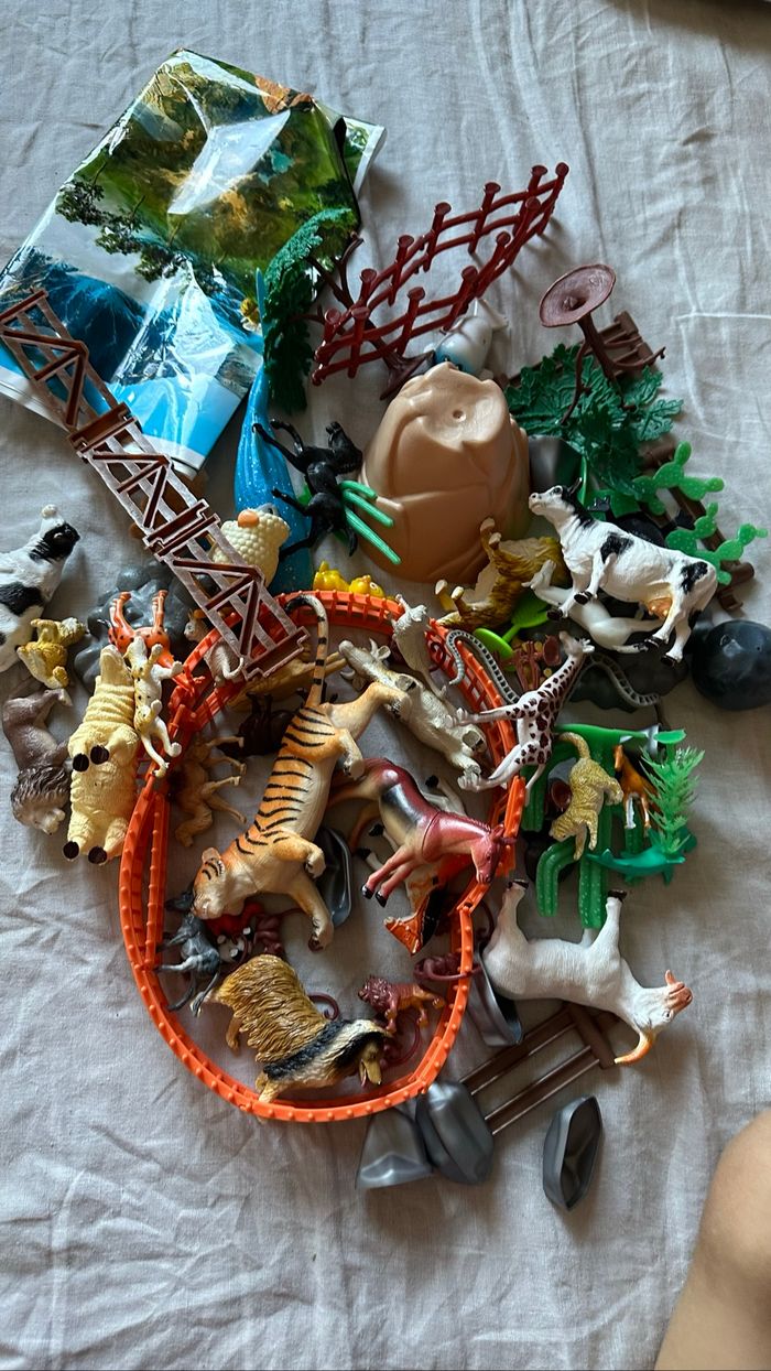 Lot d’animaux et accessoires