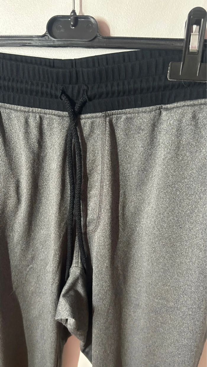 Jogging under armour - photo numéro 3