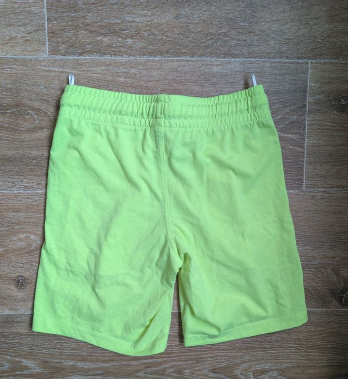 Short jaune fluo 5 ans C&A - photo numéro 2