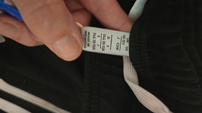 Neuf (non porté) survetement ADIDAS taille 10/11 ans unisex (ferme) - photo numéro 4