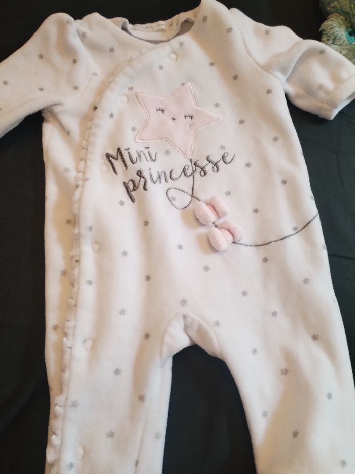Lot pyjamas 1 mois - photo numéro 2