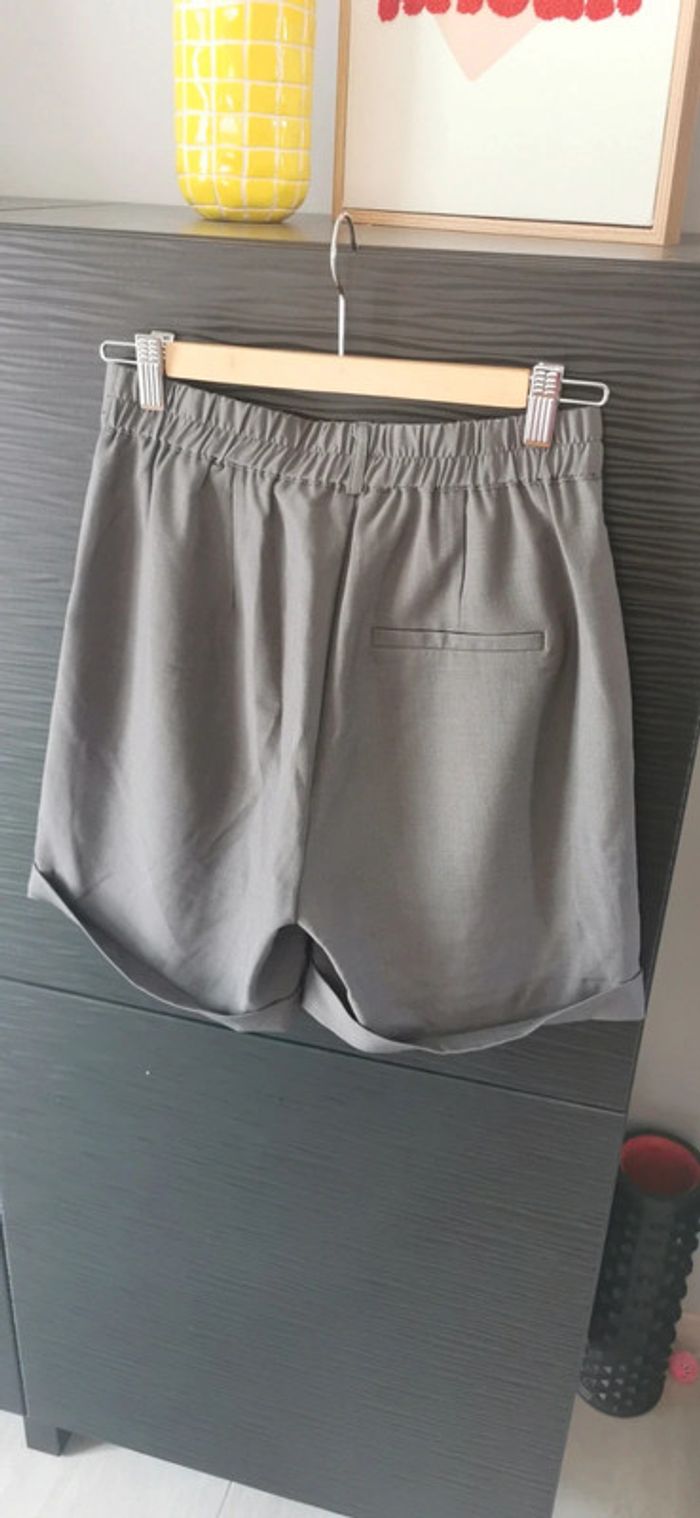Short gris foncé - photo numéro 2