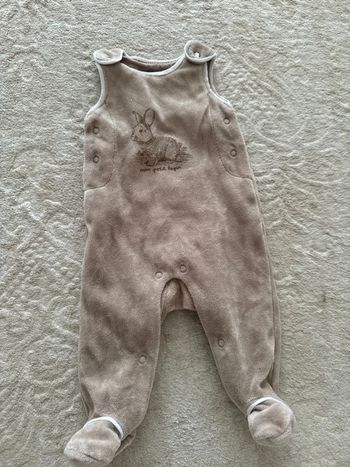 Très jolie pyjama mixte 00 mois porté une fois