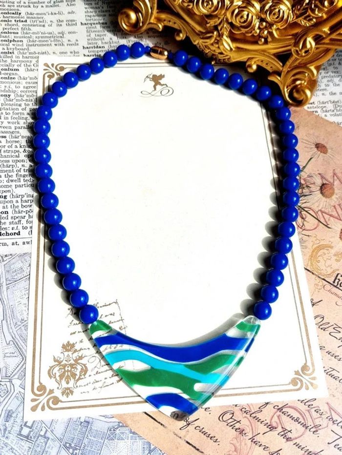 Collier Avon vintage 1987 blue bead Lucite - photo numéro 5