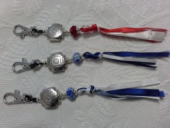 Porte-clé / bijoux de sac bleu ou rouge