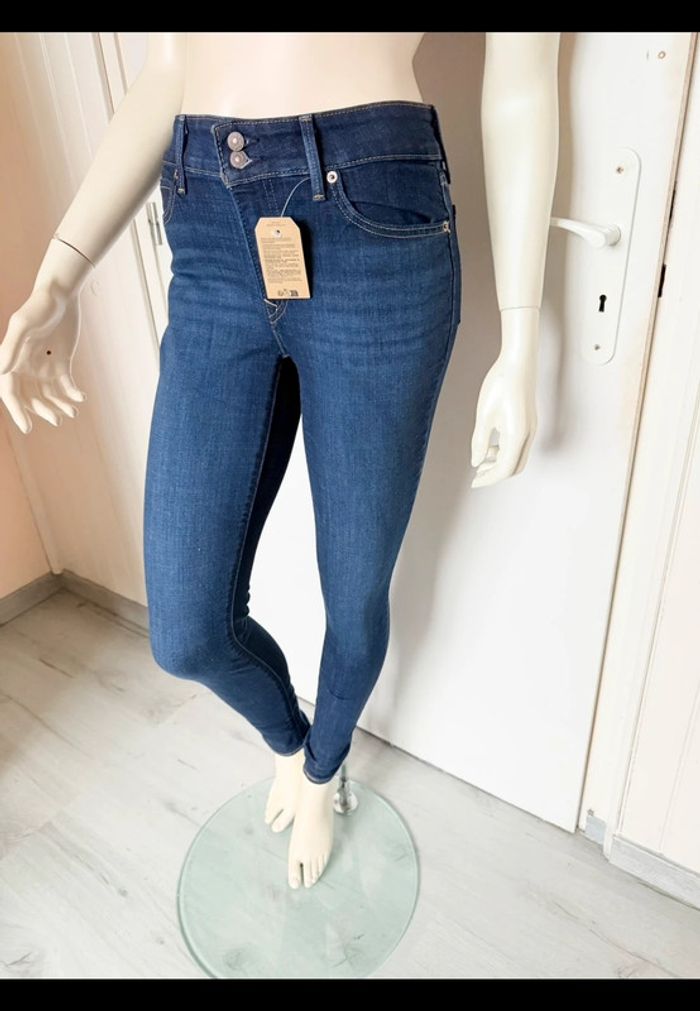 Jean Levi’s 711 Skinny – Taille 26/32 – Bleu brut – Neuf avec étiquette - photo numéro 13